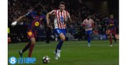 看着就疼！费尔明被穆索踢到头部，后又倒地撞向地面，当场血崩
