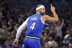 主打防守！萨格斯拼到6犯毕业 全场拿16分4板4助3断1帽