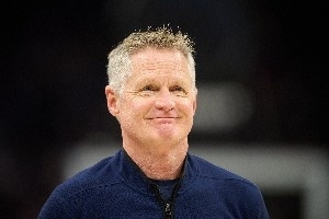 名记:ESPN的高层管理人员试图劝说科尔离开勇士 重返解说席