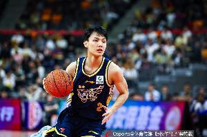 广东半场落后9分!媒体人:竞技体育努力不能完全弥补天赋的差距
