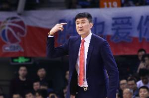 杜峰:没有什么遗憾的 我们都拿过11个总冠军了&有的球队一个没有