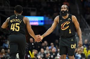 米切尔:哈登见过太多大场面 他会一如既往保持沉稳&感染每个人